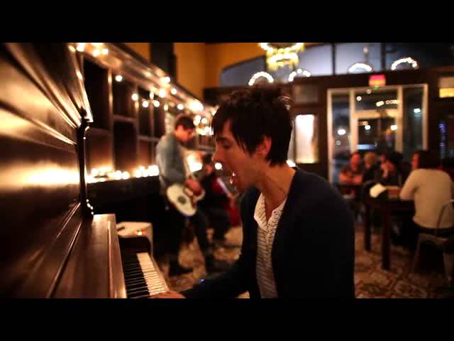 A Hallelujah Christmas (Cloverton) –[Multimedia-English videos]